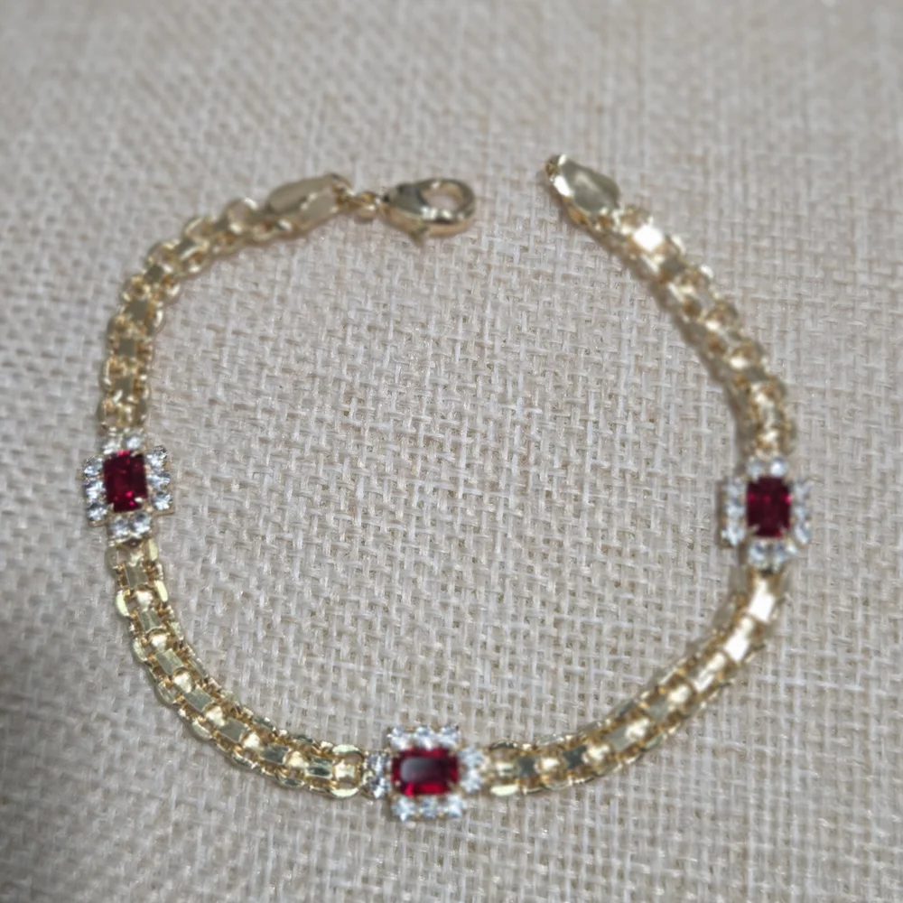 Elegant Gold Bracelet with Ruby Accents